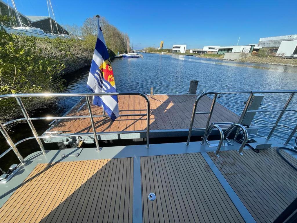 Houseboat Hotel en barco *