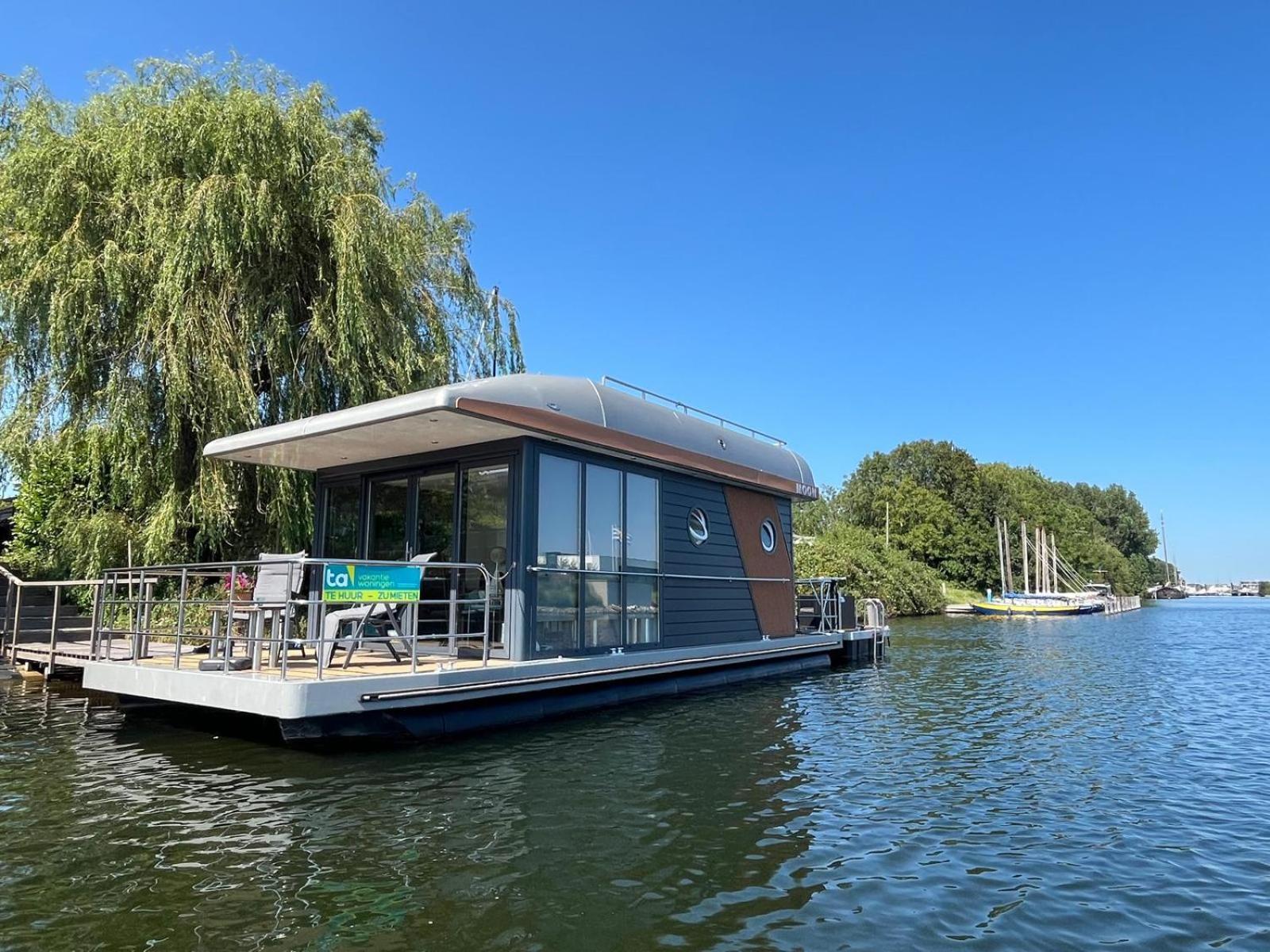 Houseboat Hotel en barco *